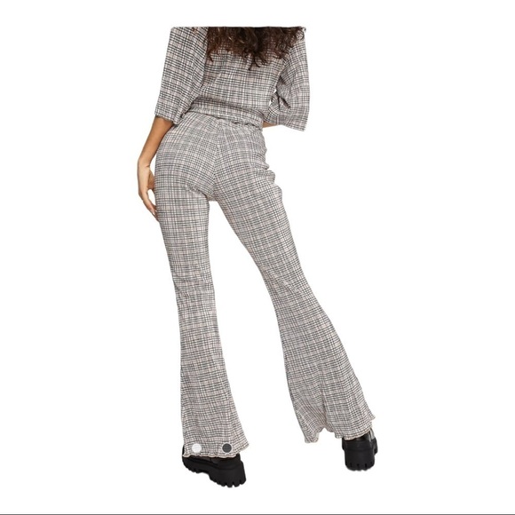 ASOS Design Topshop Petite plisse flared pant in check print - Picture 2 of 12